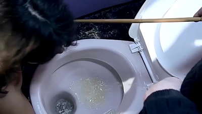 கழிப்பறையில் ஆபாசம்